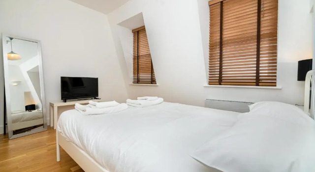 Modern 1 Bed Flat in Holborn, London for up to 2 people - with free wifi
