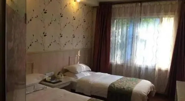 Jinli Holiday Hotel - Emeishan, Забронировать Отель Эмэйшань Сычуань