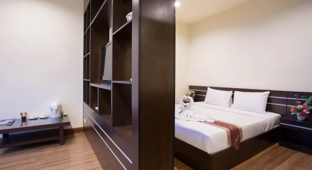 Люкс с балконом Tharakiree Place Hotel
