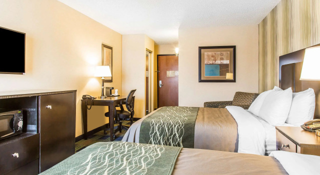 Четырёхместный номер Standard Comfort Inn & Suites Meriden East