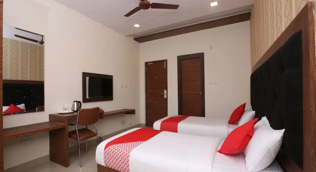 Номер Standard Capital O 14043 Hotel Star Holiday