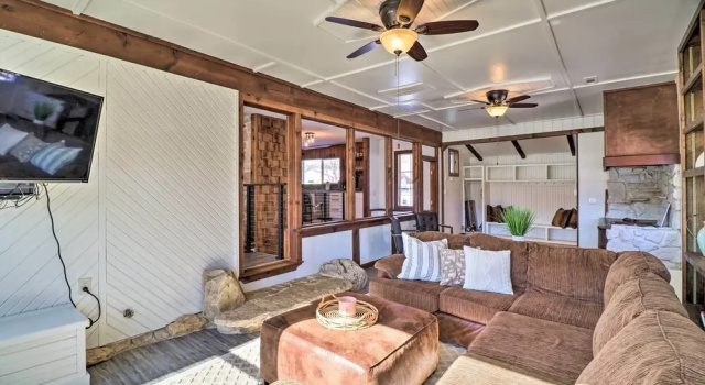 'fish House' w/ Deck, Fire Pit & River Views, Varaa Lomakoti Cotter 