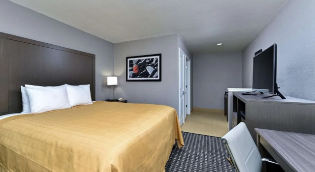 Vierer Suite Scottish Inns & Suites