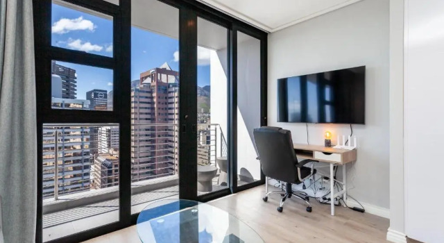 Luxurious 16 on Bree Studio Apartment - Harbour Views, Забронировать Апартаменты/квартира Отели Кейптауна с парковкой, рядом с Замок Доброй Надежды, Парковка