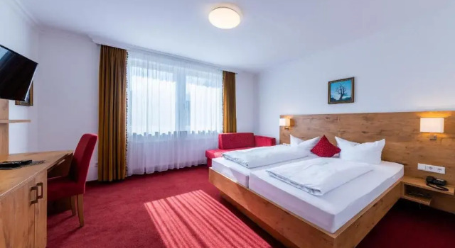 Трёхместный номер Superior Hotel Krone