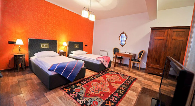 MICHELE Hotel, Забронировать Отель Отели Сараево с парковкой, рядом с Улица Башчаршия, Парковка