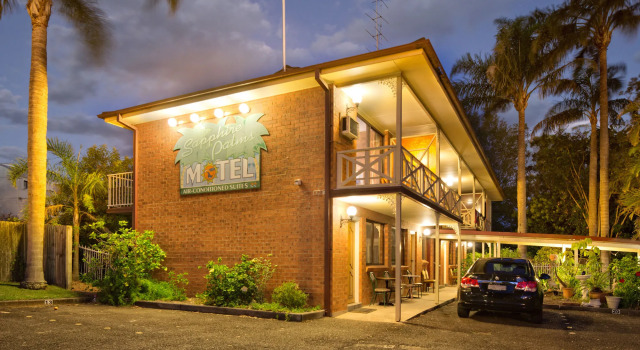 Sapphire Palms Motel, Забронировать Мотель Зе-Энтранс Central Coast, рядом с Площадка для кормления пеликанов