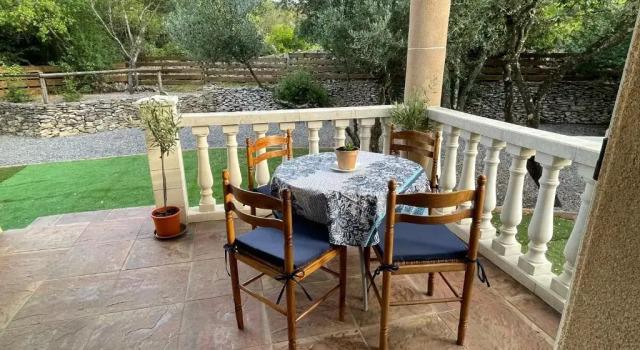 Коттедж Captivating 2-Bed, 1 bath Cottage, Private Garden & Shared Pool in Sauve