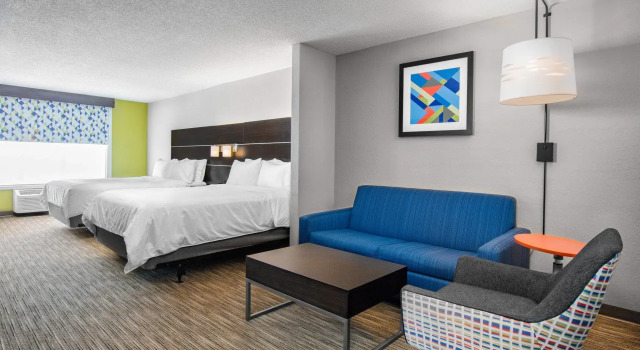 Четырёхместный люкс Holiday Inn Express Hotel & Suites Altoona-Des Moines by IHG