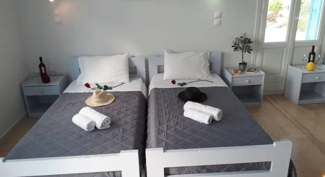 Четырёхместный номер Standard с балконом и с видом на море Hotel Petradi