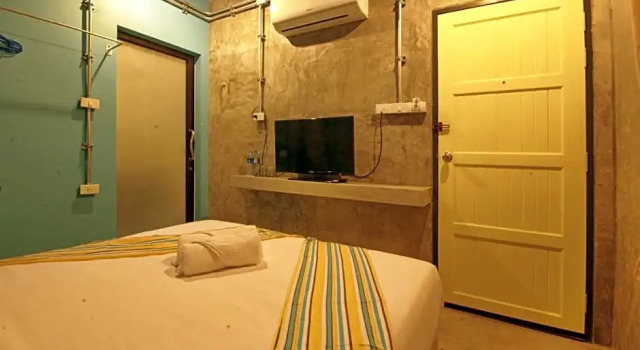 Одноместный номер Standard с видом на горы Seabox Khaolak Hostel