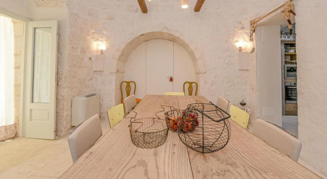 Gorgeous Trulli Alma Viva With Pool 12 Sleeps, Book Hotel Cisternino Valle d'Itria