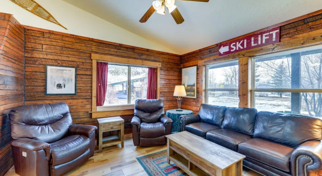 Charming Duplex w/ Patio: 12 Mi to Grand Targhee!, Забронировать Дом для отпуска Дриггс Grand Targhee, рядом с Центр геотуризма Teton