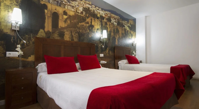 Трёхместный семейный номер Standard Hotel El Tajo & SPA