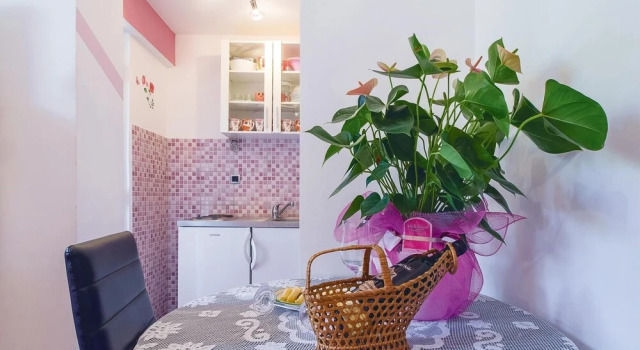 Stunning Home in Omis With Wifi and 0 Bedrooms, Rezerwuj Hotel Hotele w Split Region z parkingiem, Parking