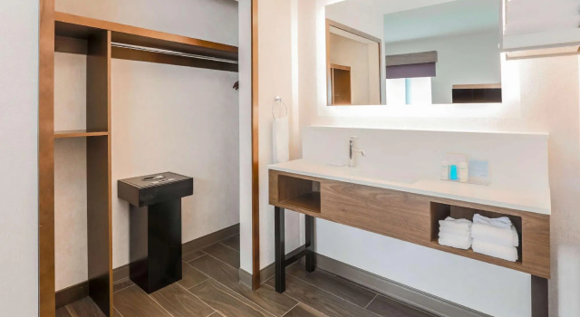 Четырёхместная студия Hampton Inn & Suites Windsor-Sonoma Wine Country