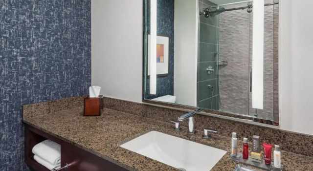 Номер Standard Lancaster Marriott at Penn Square