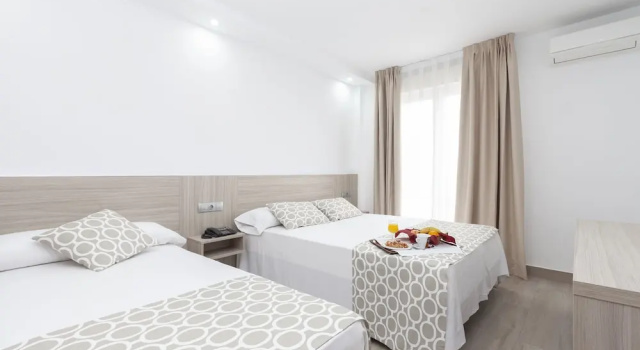 Трёхместный семейный номер Standard Hotel Olympia Ronda II