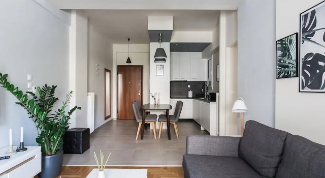 Апартаменты с балконом UPSTREET Charming & Comfy 2BD Apt-Acropolis
