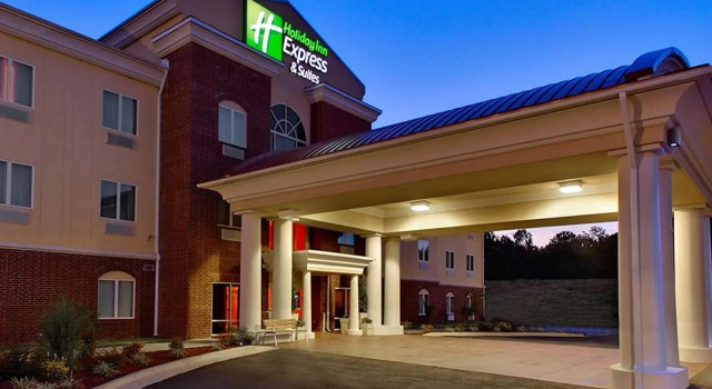 Четырёхместный номер Standard Holiday Inn Express Hotel & Suites Malvern by IHG