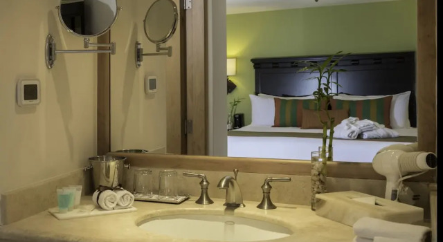 Номер Standard с балконом и с видом на гавань Hotel Tesoro Los Cabos