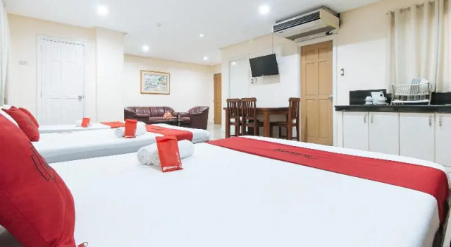 Номер Standard RedDoorz Plus @ Better Living Paranaque