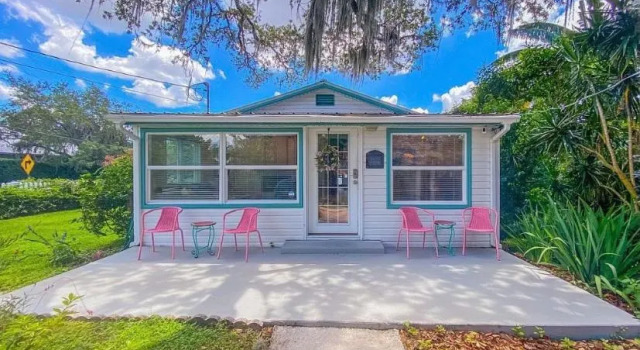 Коттедж Charming 1935 Florida Cottage overlooking Lake Tulane