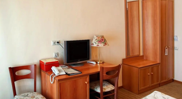 Imperial Village Hotel Rozhdestvenskii, Забронировать Отель Сергиев Посад Сергиево-Посадский городской округ, рядом с Церковь Преподобного Сергия Радонежского