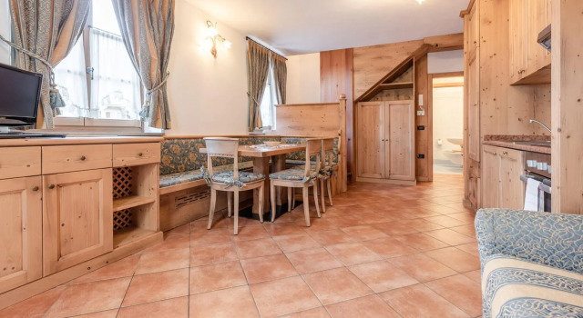 Hilltop apartment in Commezzadura with garden