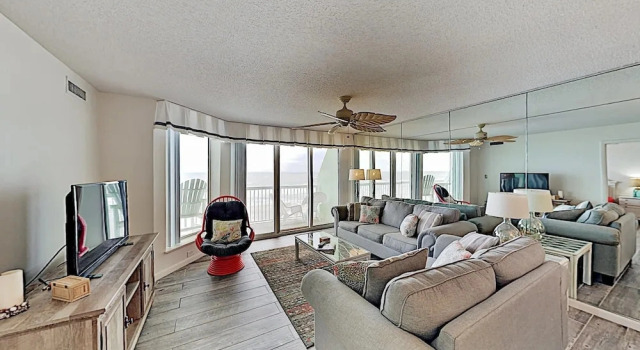 Stylish Beachfront Getaway W/ 2 Pools & Lazy River 3 Bedroom Condo