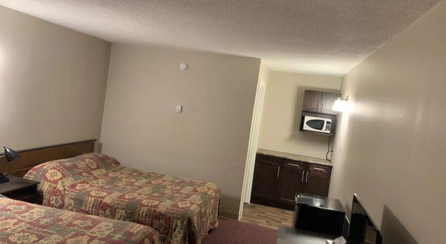 Четырёхместный номер Standard Airways Motel