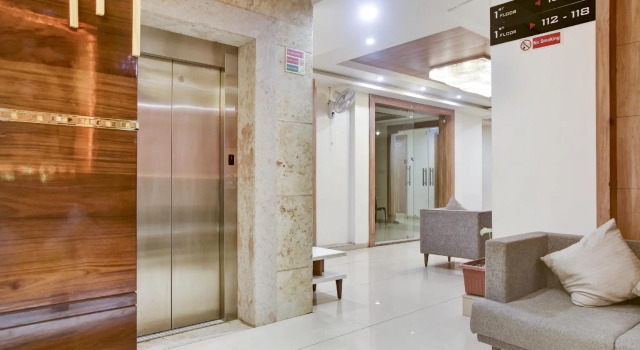 OYO Townhouse 497 Hotel Om Palace