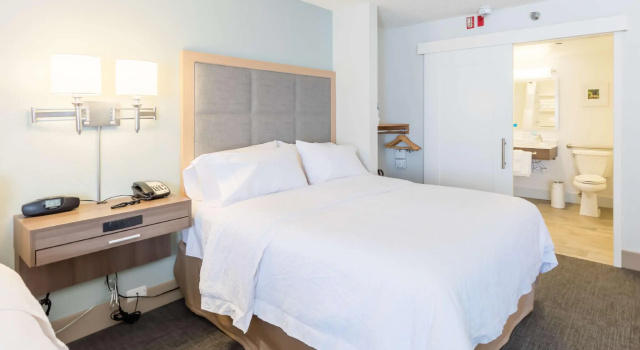 Четырёхместный номер Standard Hampton Inn Rochester