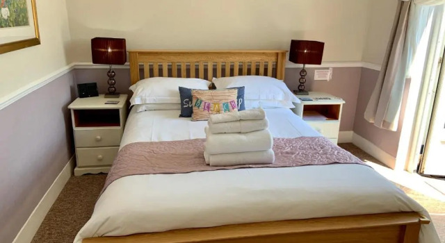 Standard Kahden hengen kellari huone Epchris House