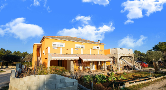Simplistic Apartment in Vir With Garden, Забронировать Апартаменты/квартира Вир Zadar Islands