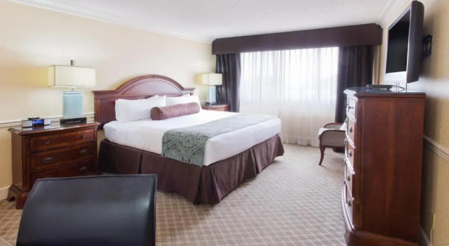 Люкс Crowne Plaza Hotel Portland-Downtown Convention Center by IHG