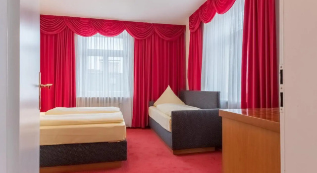 Hotel Bayernland, Забронировать Отель Отели Мюнхена с парковкой, рядом с Löwenbräukeller, Парковка