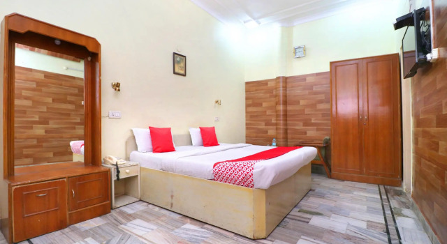 OYO 24073 Hotel Hari Darshan