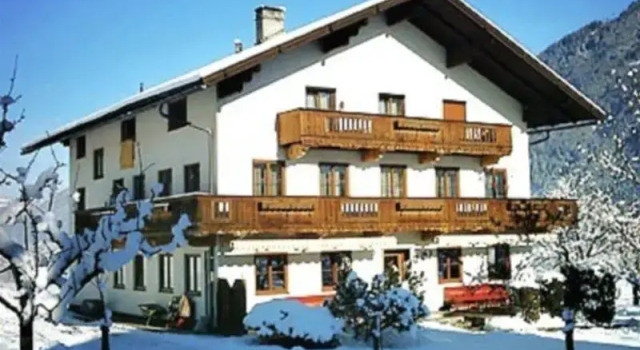 Pension Erlerhof, Prenota Hotel Hotel a Tirolo con parcheggio, Parcheggio