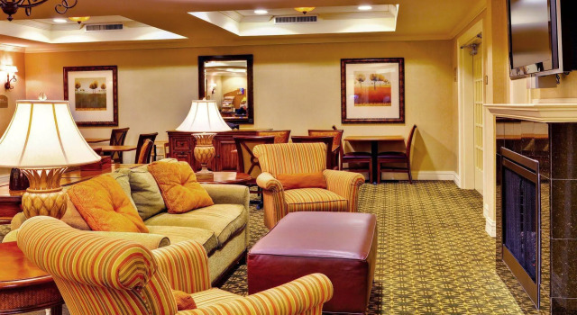 Holiday Inn Express & Suites Flowood by IHG, Buchen Sie Hotel Flowood Mississippi