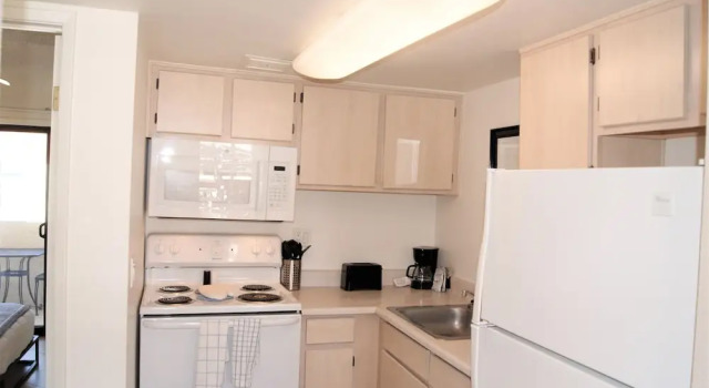 Апартаменты 144 Fully Furnished 1BR Suite-Pet Friendly! by RedAwning