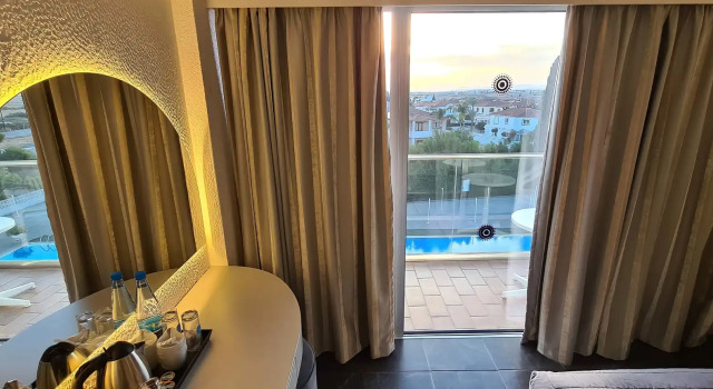 Superior Doppel Zimmer mit Balkon und mit Poolblick Sveltos Hotel