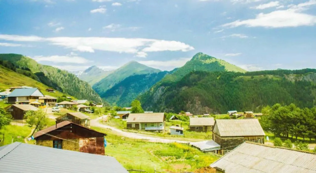 Кровать в общем номере Nadiani Guesthouse