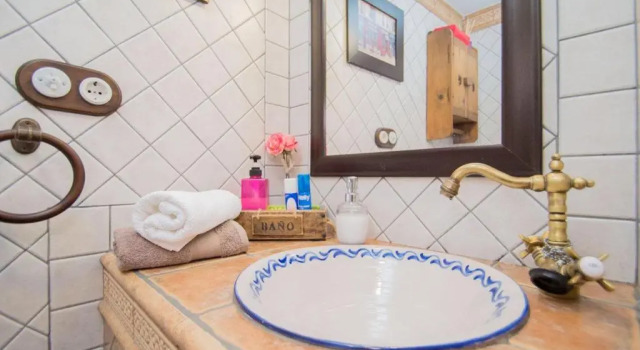 Casita del Realejo, Забронировать Отель Гранада Granada Province, рядом с Музей народных традиций и искусств Los Tiros de Granada