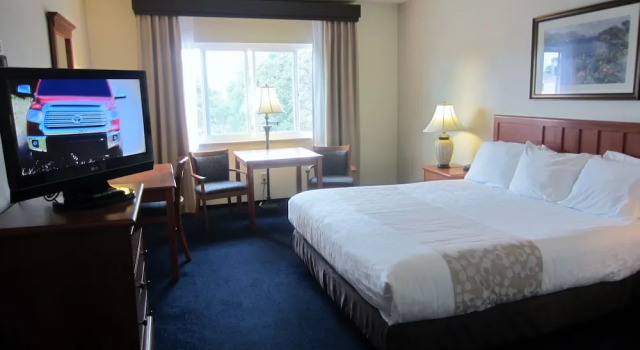 Номер Deluxe Newport Channel Inn