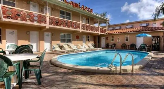 Кровать в общем номере Hollywood Beach Hotels