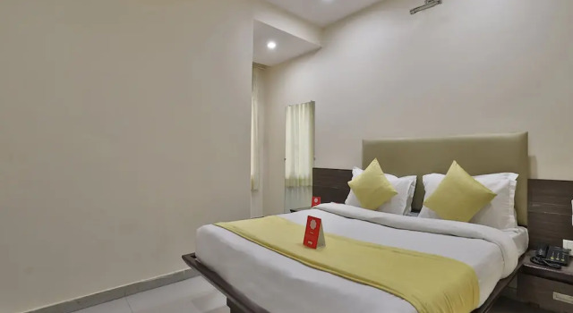 OYO 6949 New Rajdhani Hotel, Забронировать Отель Вадодара штат Гуджарат