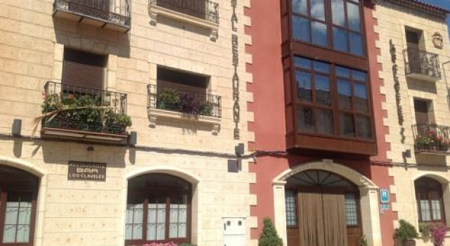 Hostal Los Claveles, Reservar Hotel Priego 