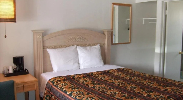 Mount-N-Lake Motel, Забронировать Мотель Уоффорд-Хайтс штат Калифорния