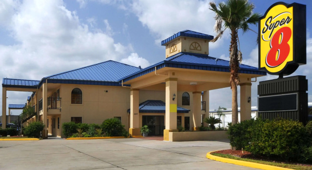 Super 8 by Wyndham Sealy, Buchen Sie Gasthaus Sealy Texas